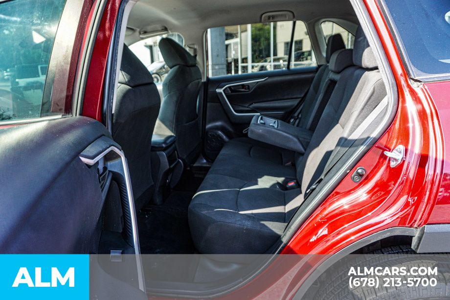 2021 Toyota RAV4 LE - Photo 22