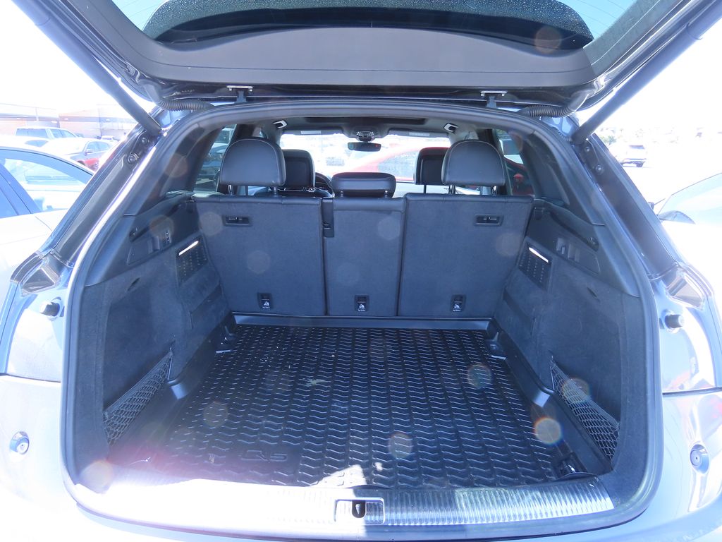 Thumbnail: 2018 Audi SQ5 - 12