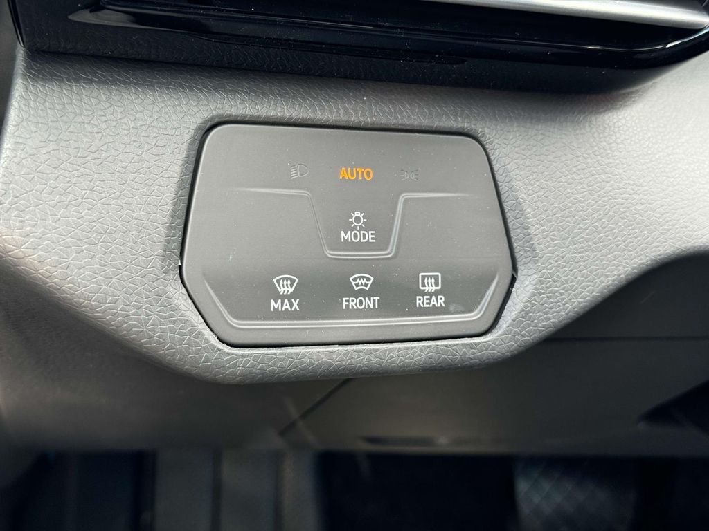 2025 Volkswagen ID.4 Pro photo