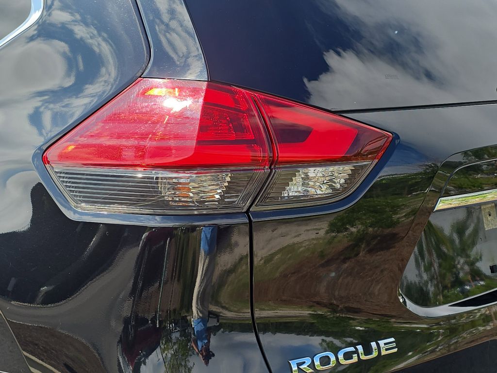 2017 Magnetic Black Nissan Rogue SV AWD SUV