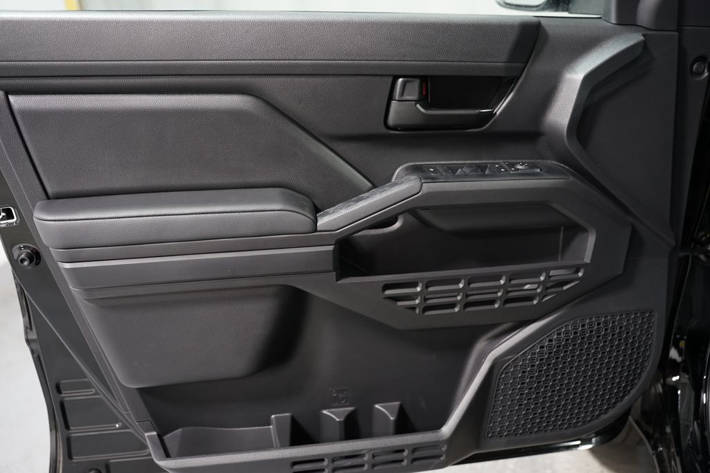 2025 Toyota Tacoma SR 28