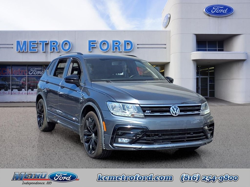 2020 Volkswagen Tiguan Gris (Platinum Gray Metallic) SUV/Crossover Tracción delantera 8 velocidades Automática