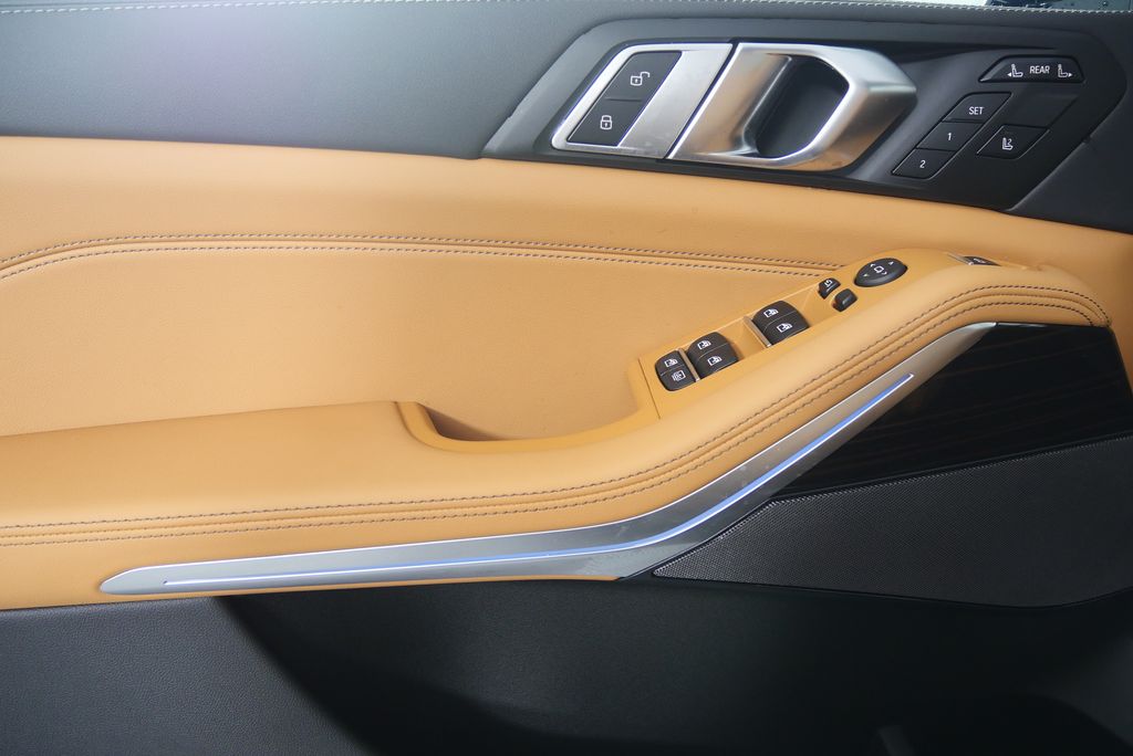 2026 BMW X7 xDrive40i 8