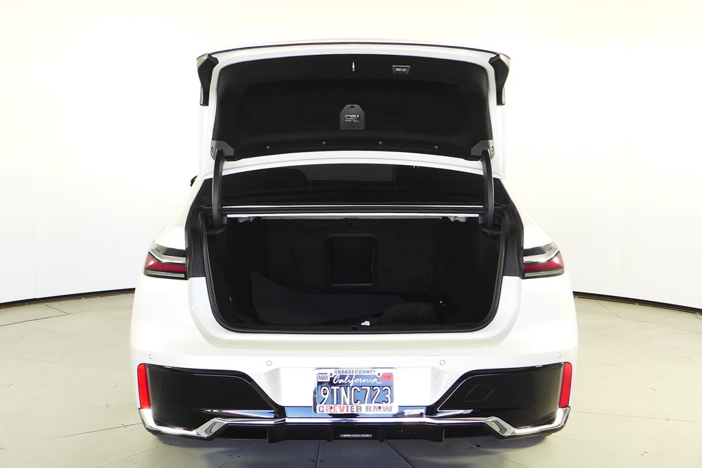 Thumbnail: 2025 BMW i7 - 10