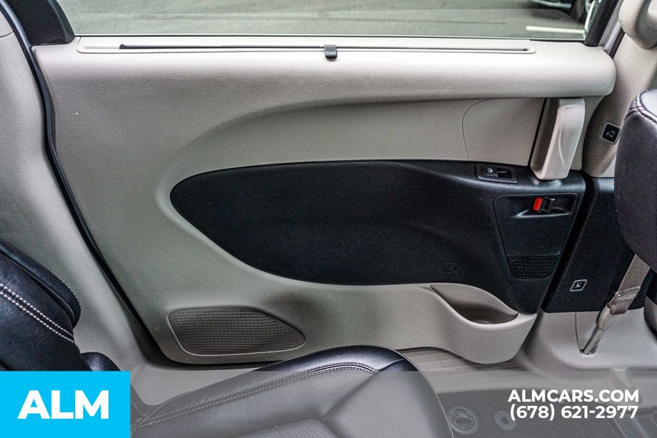 2024 Chrysler Pacifica Touring L photo 31