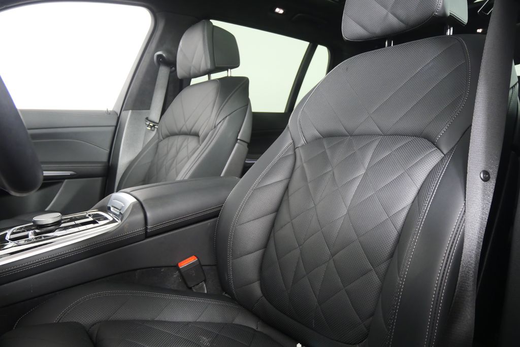 Thumbnail: 2025 BMW X7 - 10
