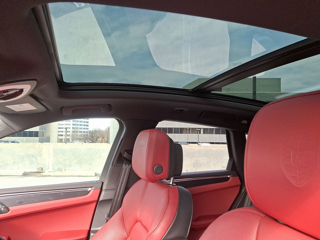 Thumbnail: 2025 Porsche Macan - 16