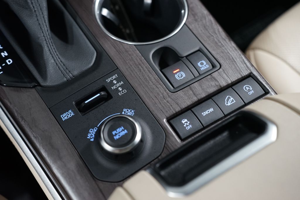 Thumbnail: 2021 Toyota Highlander - 24