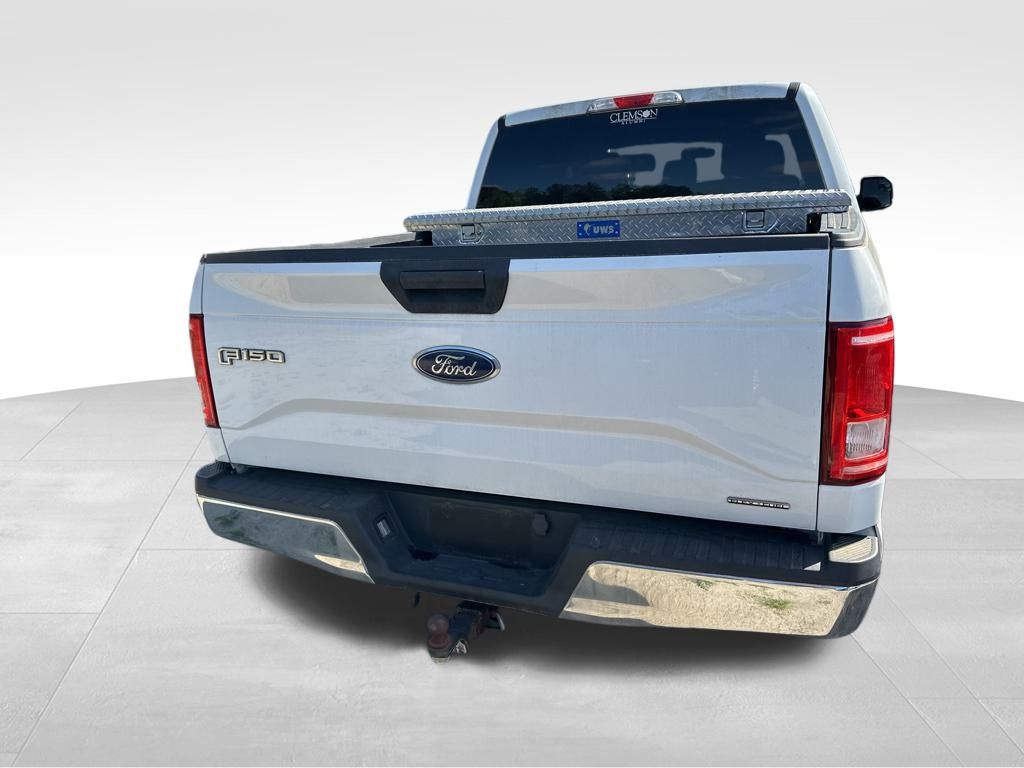 2015 Oxford White Ford F-150 XLT RWD Truck