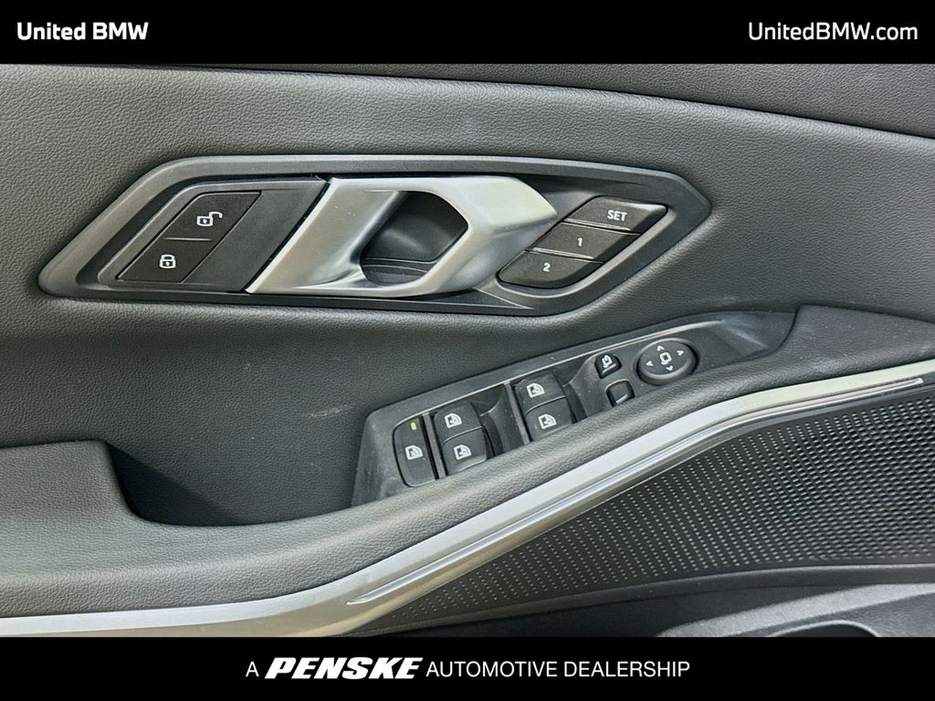 Thumbnail: 2025 BMW 3 Series - 3