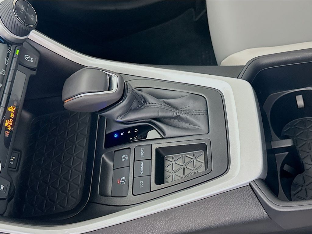 Thumbnail: 2025 Toyota RAV4 - 17