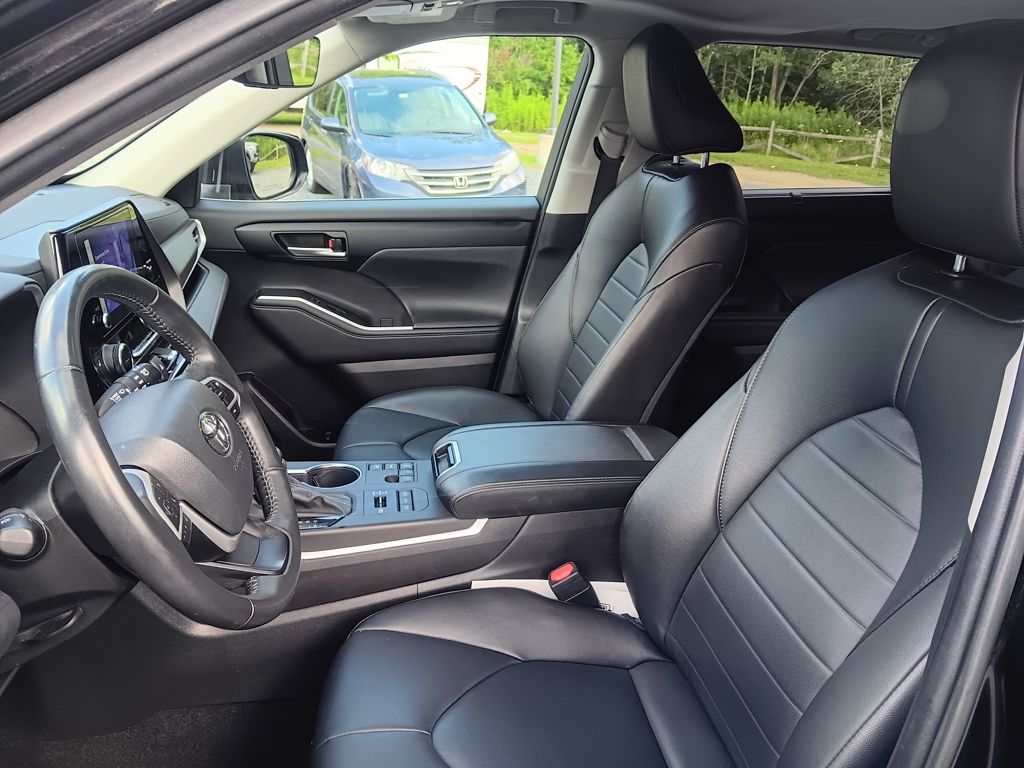 Used 2023 Toyota Highlander SUV