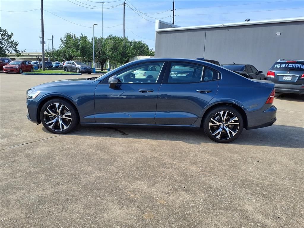2024 Volvo S60 B5 Core Dark Theme - 4