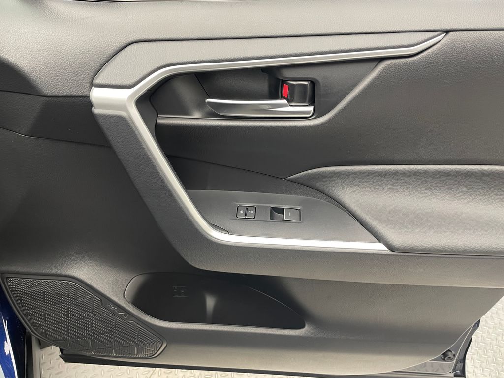 Thumbnail: 2025 Toyota RAV4 - 15