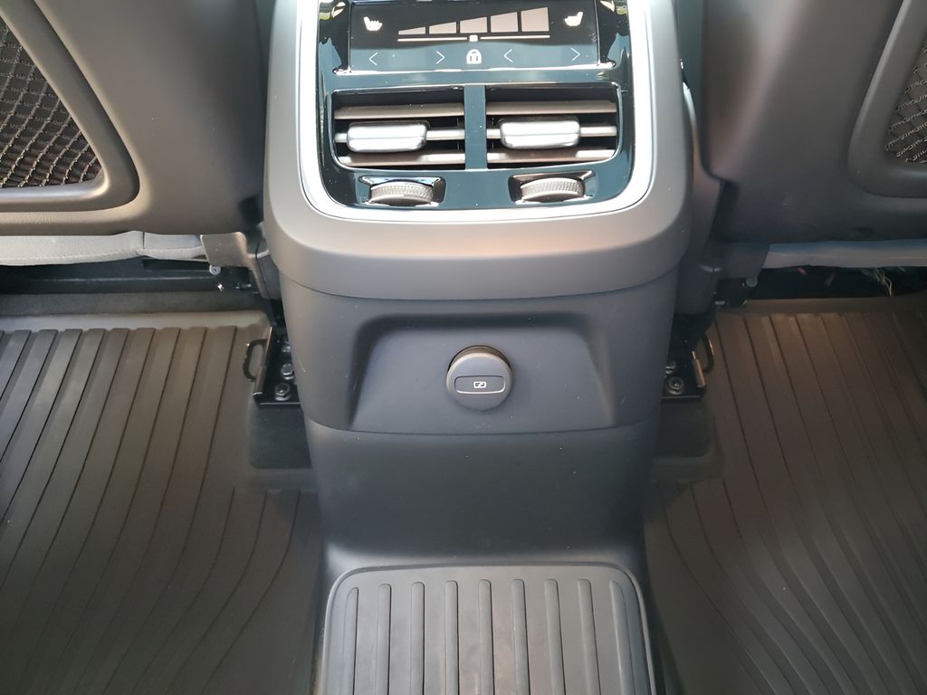 Used Car 2024 Volvo Xc90 Recharge Plug-in Hybrid  Ultimate For Sale Under $60,000 In Austin, Texas