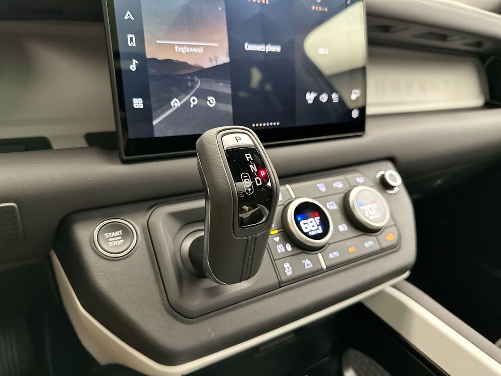 2025 Land Rover Defender 110 11