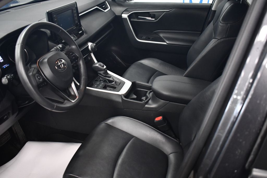 Thumbnail: 2021 Toyota RAV4 - 6