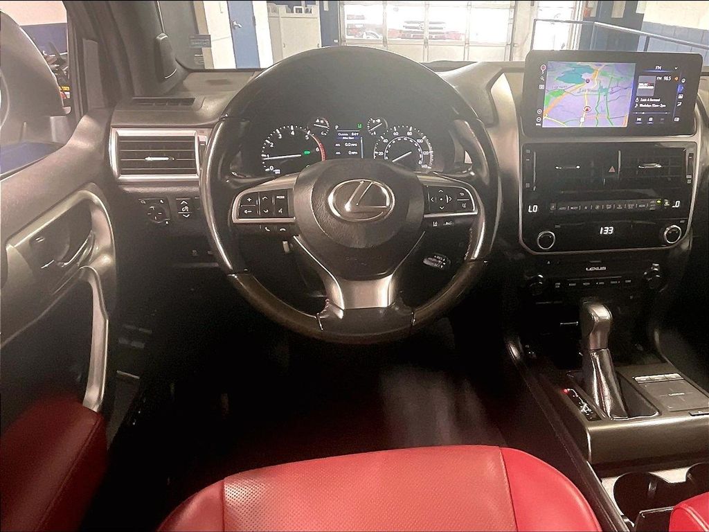 2022 Lexus GX — photo 18
