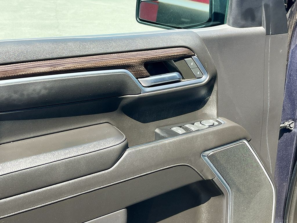 Used 2022 Gray Chevrolet LT image 17