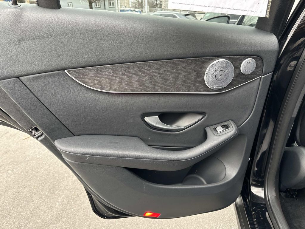 Thumbnail: 2020 Mercedes-Benz GLC - 30