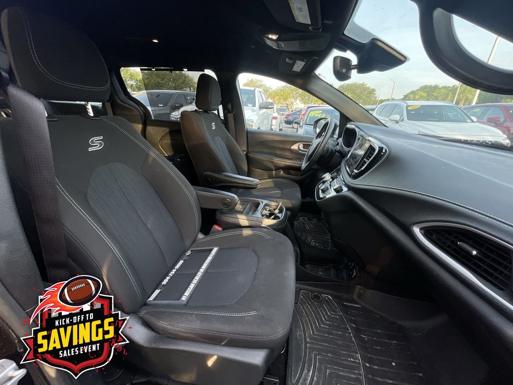 Used 2021 Chrysler Pacifica Van