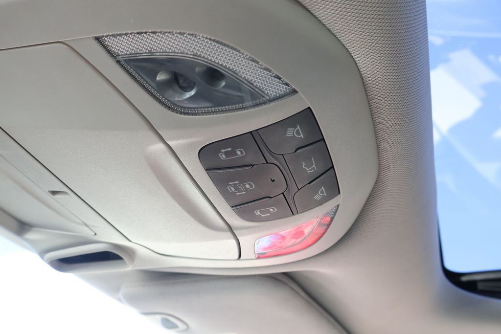 Thumbnail: 2018 Chrysler Pacifica - 31