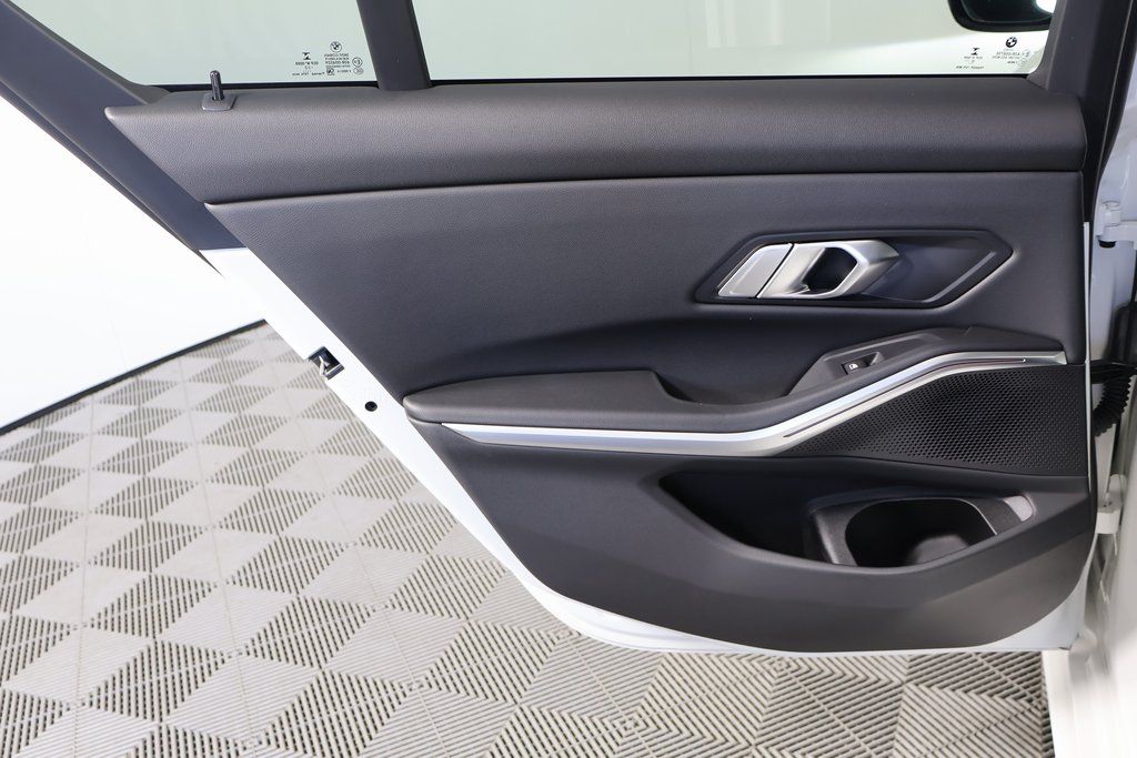 Thumbnail: 2023 BMW 3 Series - 13