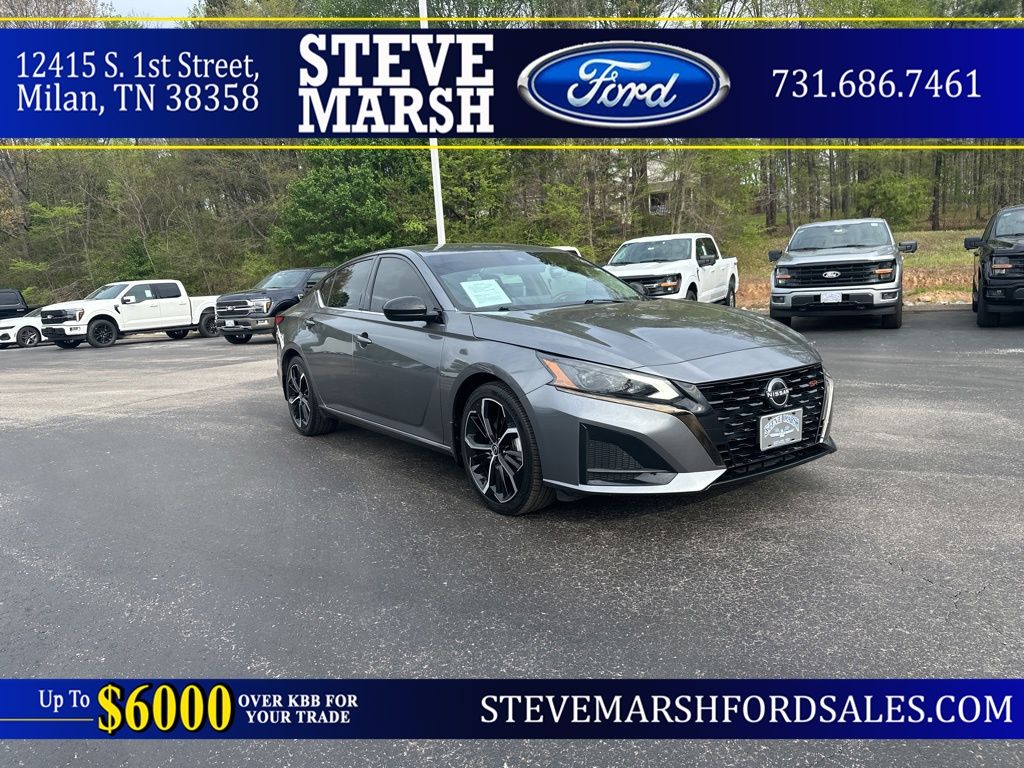 Gray (Gun Metallic) 2023 Nissan Altima 2.5 SR FWD Sedan Front-Wheel Drive Continuously Variable Transmission