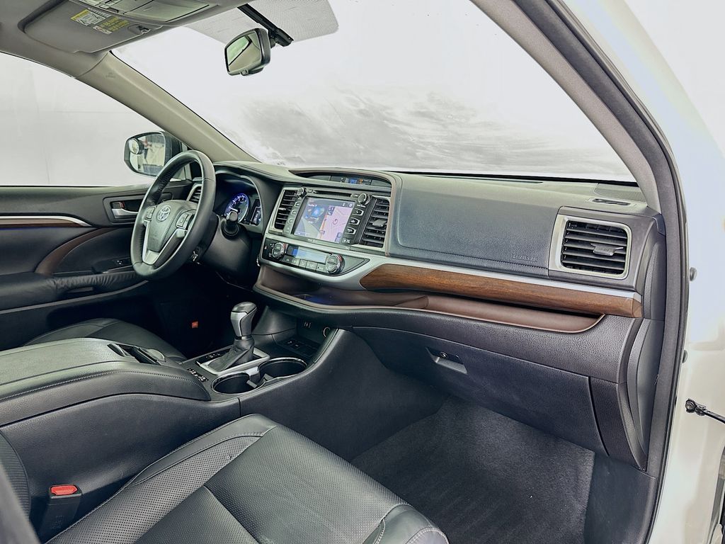 2015 Toyota Highlander Limited 30