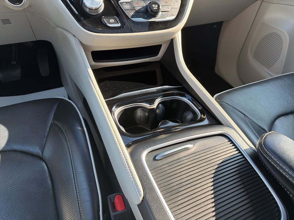 Thumbnail: 2021 Chrysler Pacifica - 17