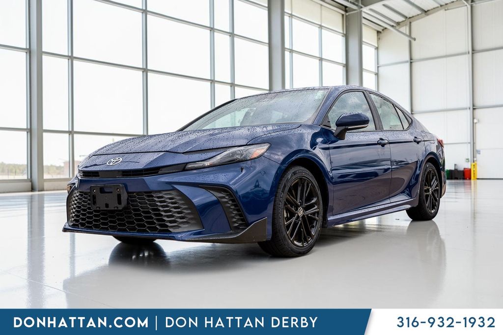  2025 Toyota Camry SE FWD   
