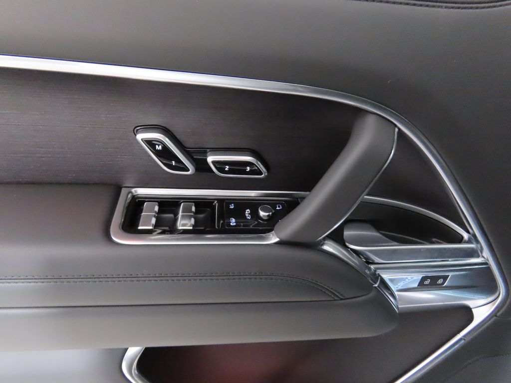 Thumbnail: 2025 Land Rover Range Rover - 24