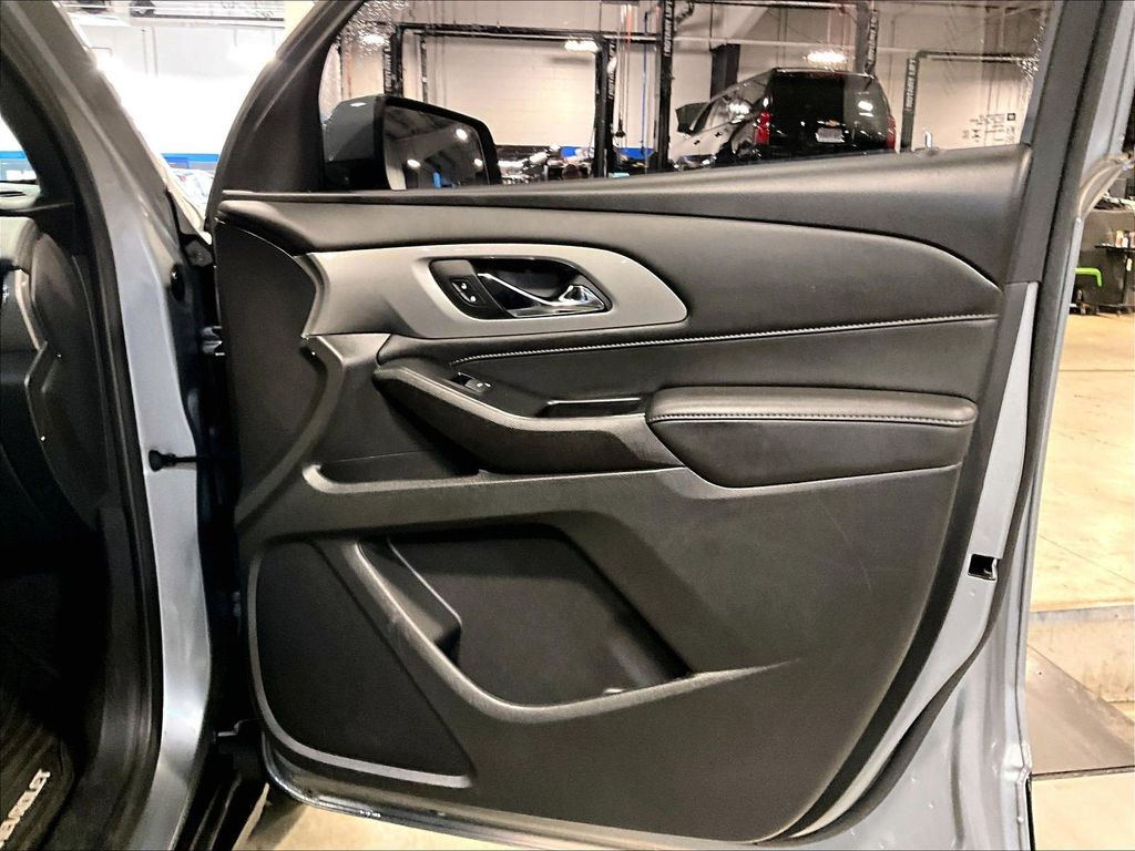 2023 Chevrolet Traverse — photo 12