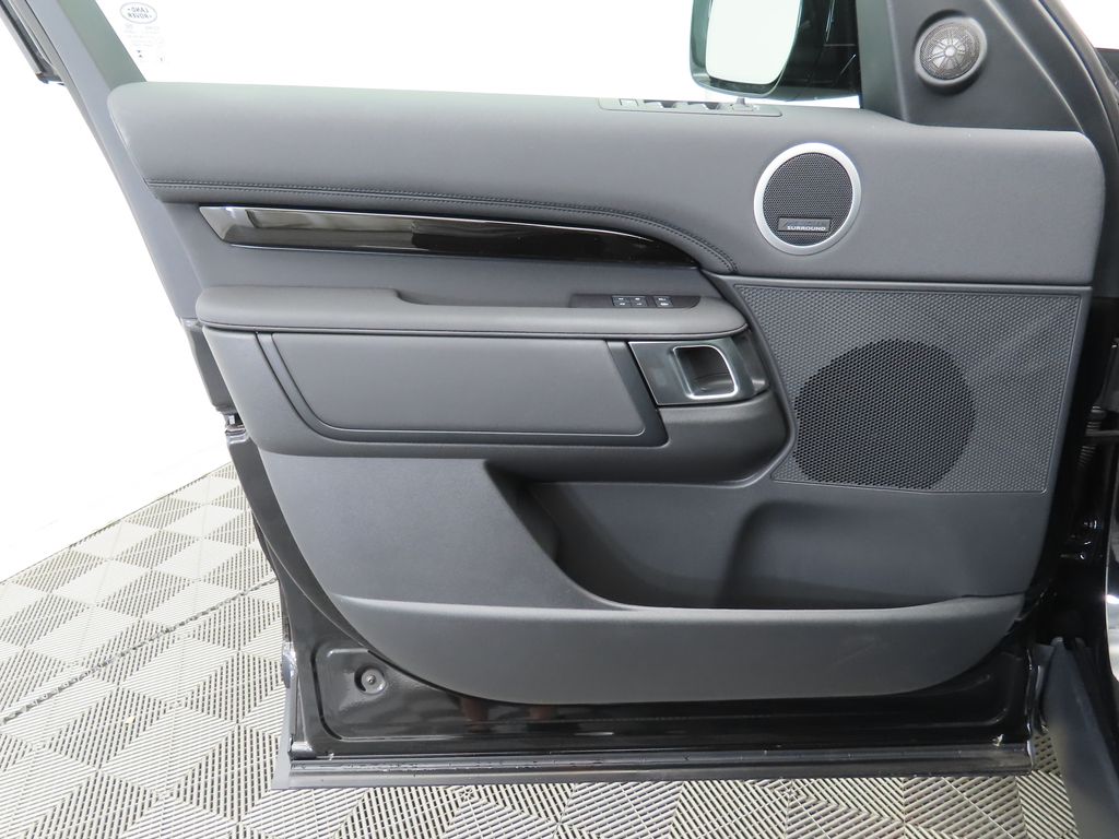 Thumbnail: 2025 Land Rover Discovery - 24