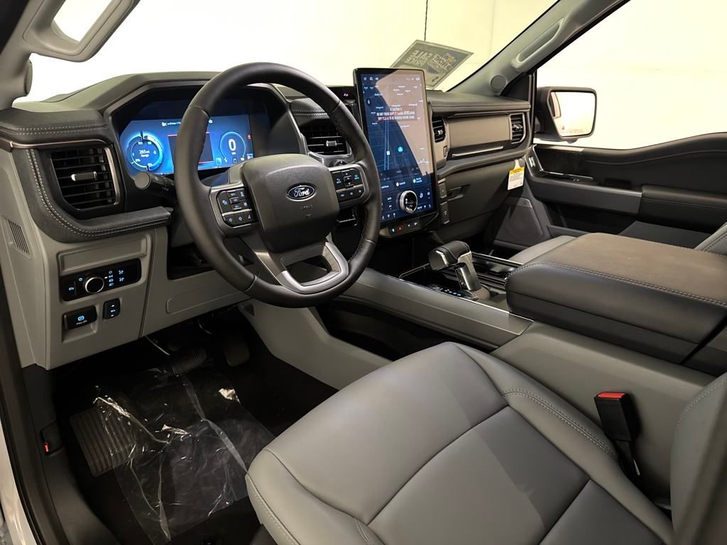 2025 Ford F-150 Lightning photo 28