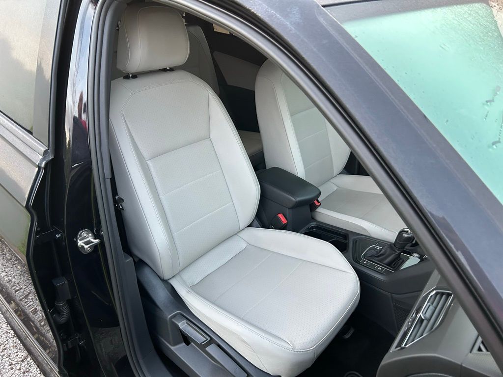 Thumbnail: 2020 Volkswagen Tiguan - 15