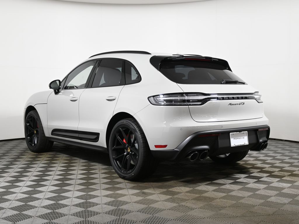 Thumbnail: 2026 Porsche Macan - 3