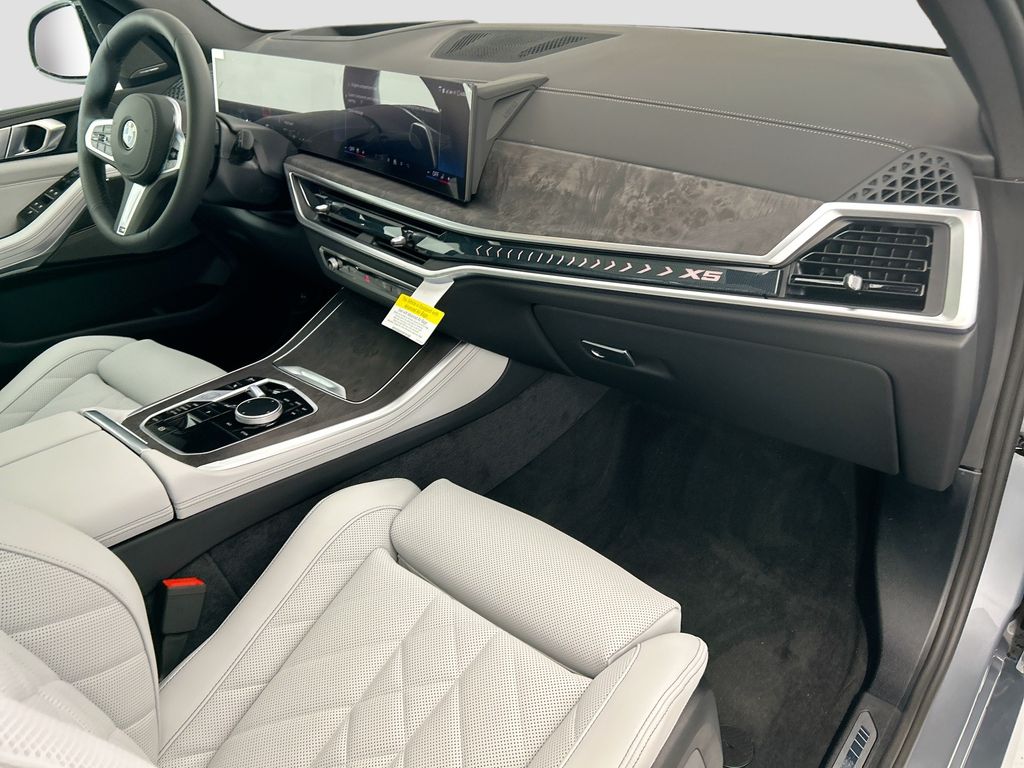 Thumbnail: 2026 BMW X5 - 16