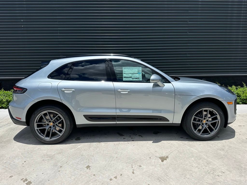 Thumbnail: 2025 Porsche Macan - 8