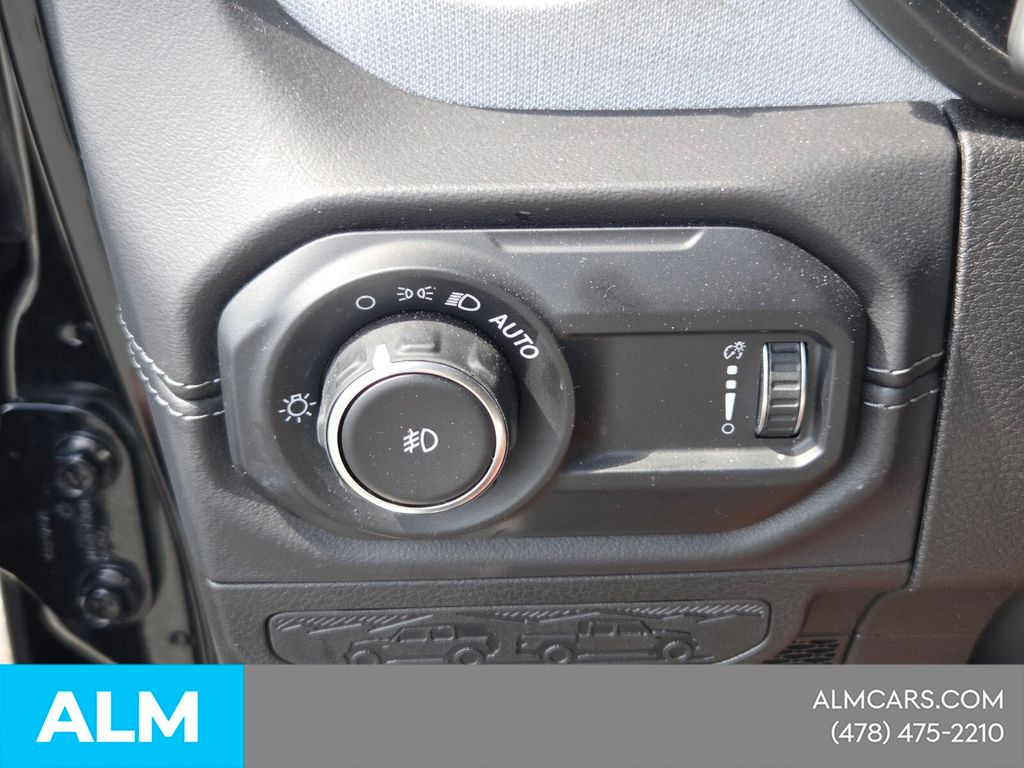 Used 2025 Black Jeep Sahara image 27