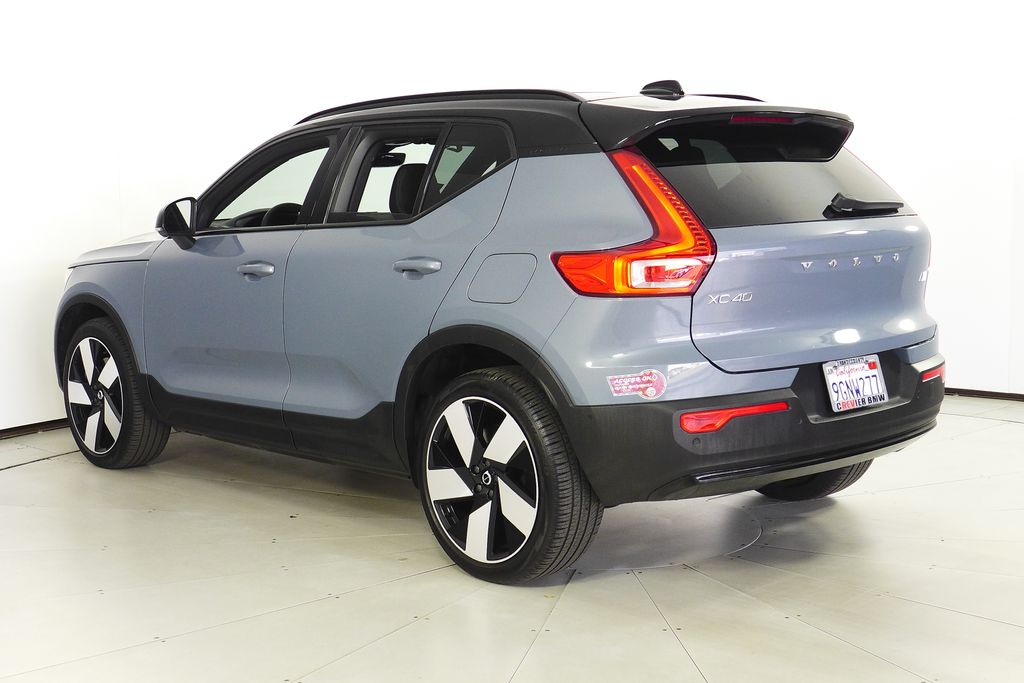 Thumbnail: 2023 Volvo XC40 - 9