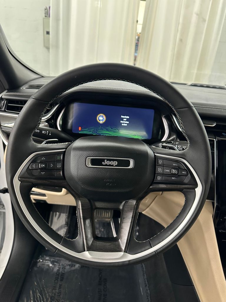 used 2022 Jeep Grand Cherokee car, priced at $25,985