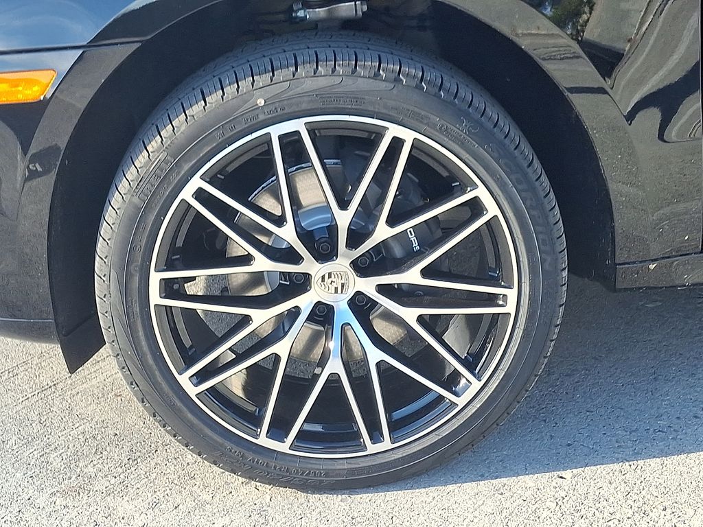 Thumbnail: 2026 Porsche Macan - 12