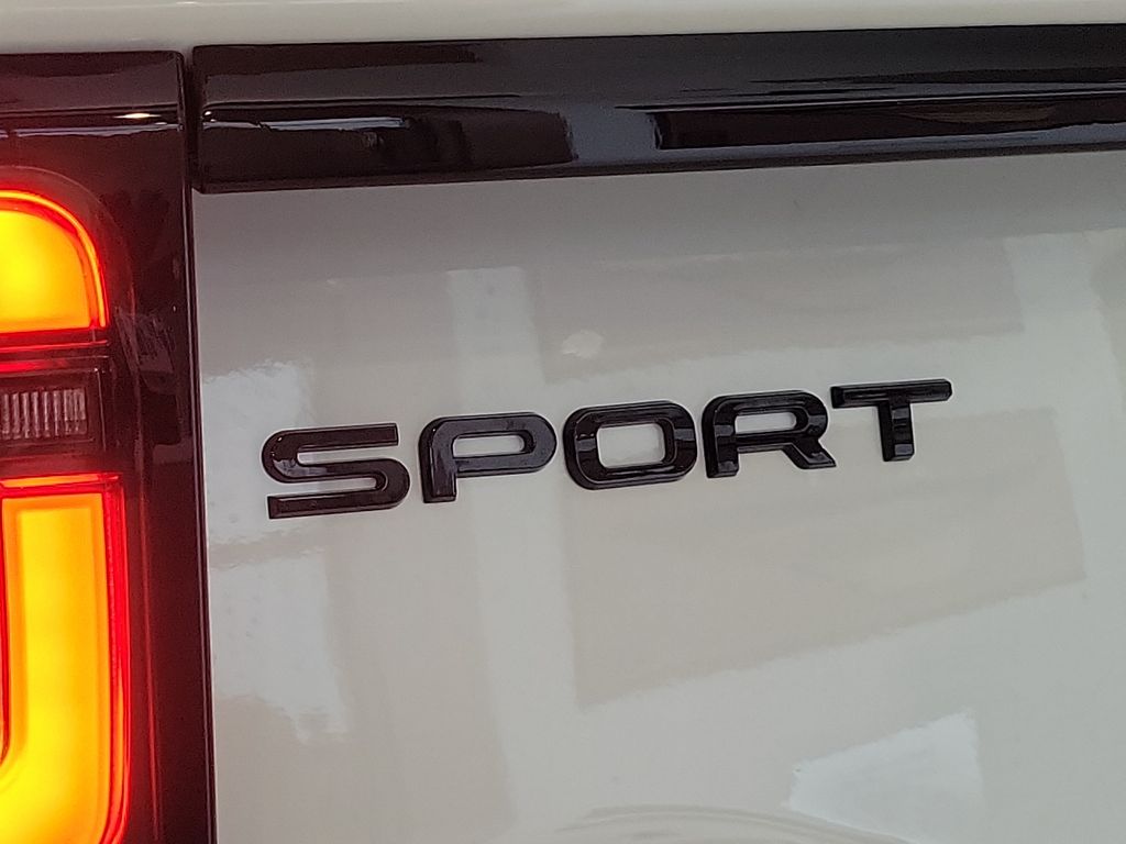 2025 Land Rover Discovery Sport SE 22