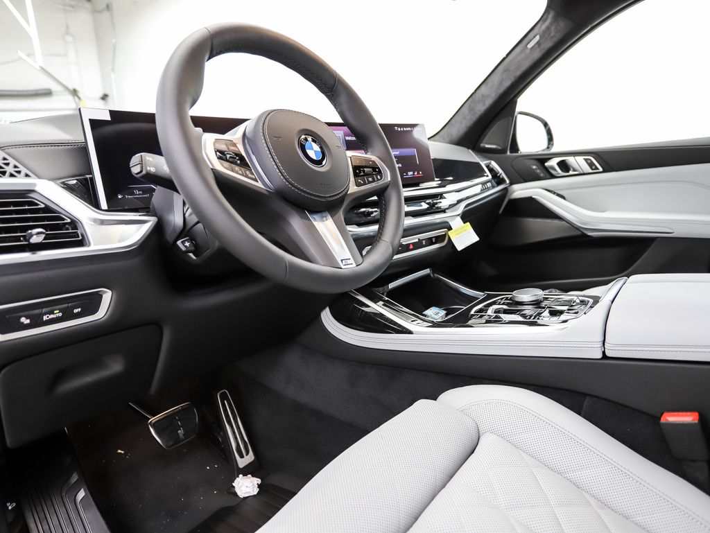 Thumbnail: 2026 BMW X7 - 10
