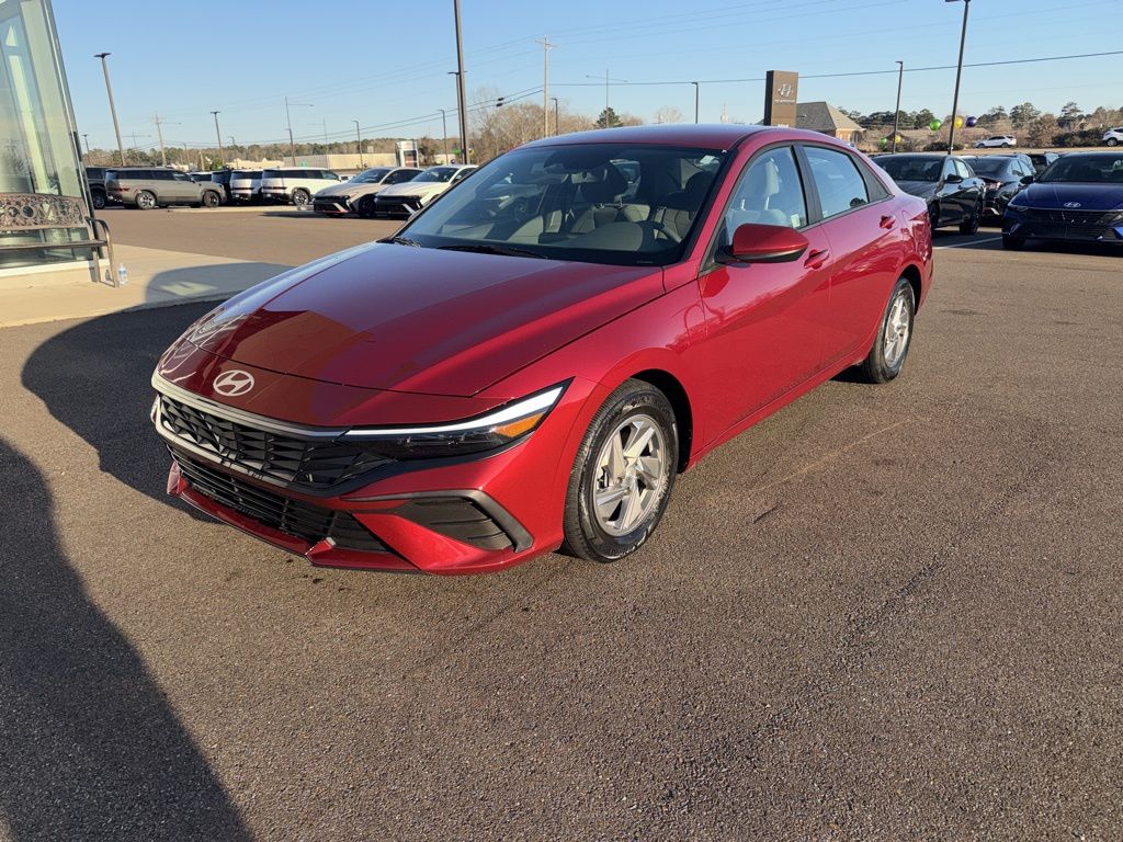 2024 Hyundai Elantra SE FWD