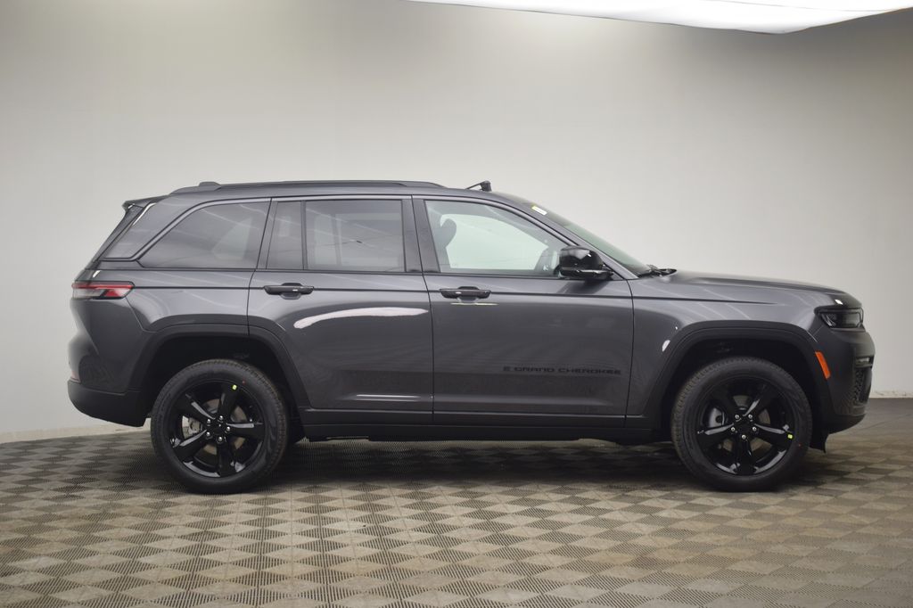 new 2026 Jeep Grand Cherokee car, priced at $41,920
