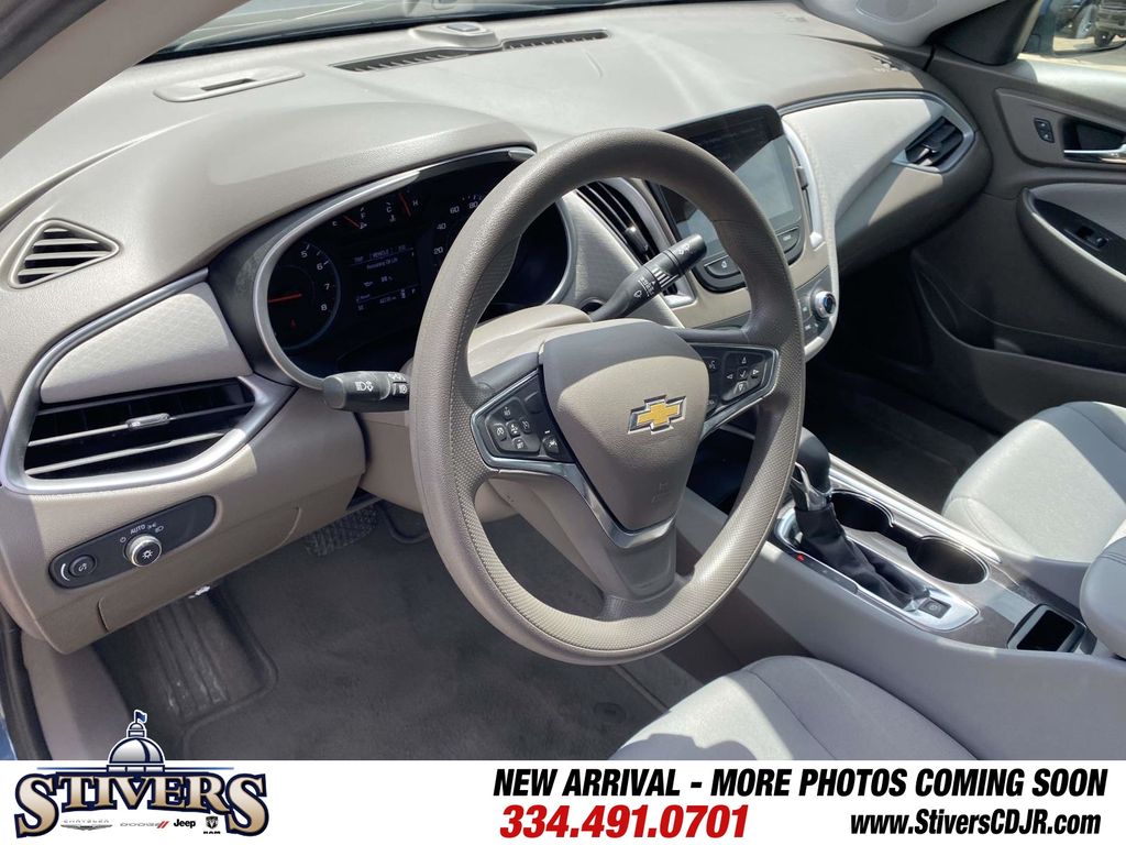 2025 Lakeshore Blue Metallic Chevrolet Malibu LT FWD Sedan