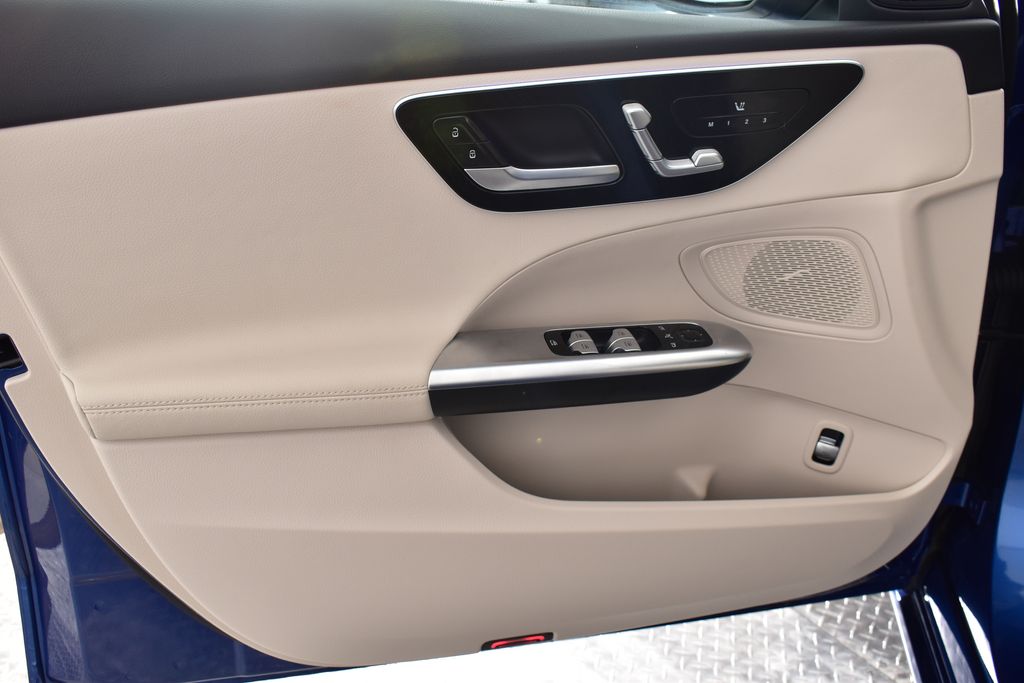 Thumbnail: 2025 Mercedes-Benz C-Class - 11