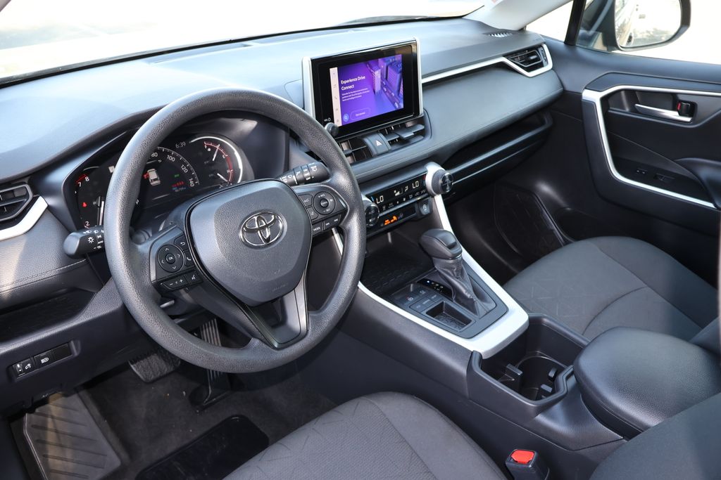 2024 Toyota RAV4 XLE 9